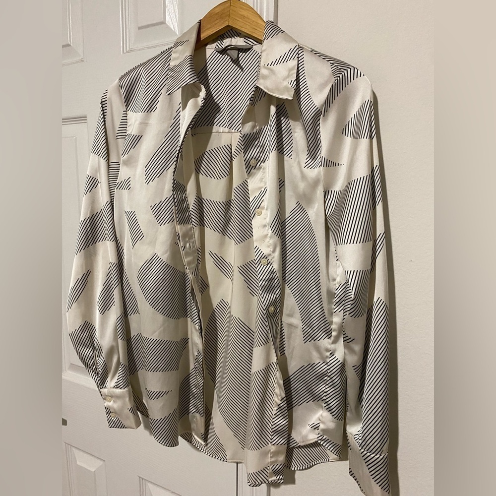 Set of two Button-Up Shirt H and M, and Worth - Picture 16 of 16